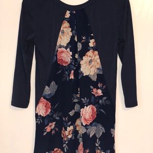 Let Lis mixed material floral-back Top